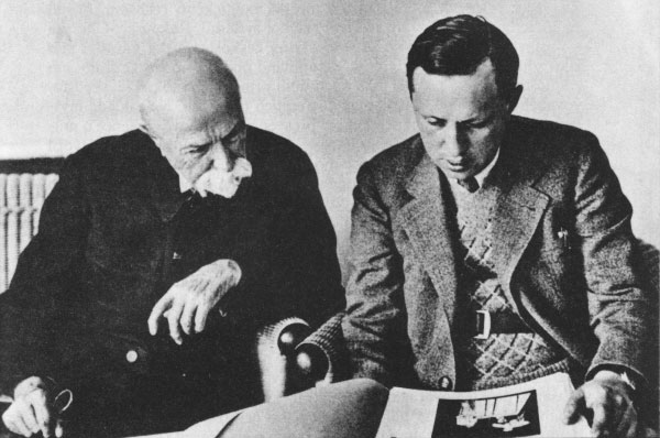T. G. Masaryk a K. Čapek (wikimedia.org)