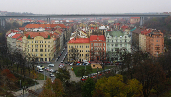 Ostrčilovo náměstí v Nuselském údolí a Nuselský most, pohled z Vyšehradu (vycházka 14. 11.), zdroj cs.wikipedia.org 
