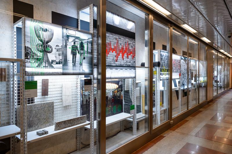 Výstava Minulá budoucnost v obnoveném vestibulu Na Knížecí ve stanici metra Anděl 