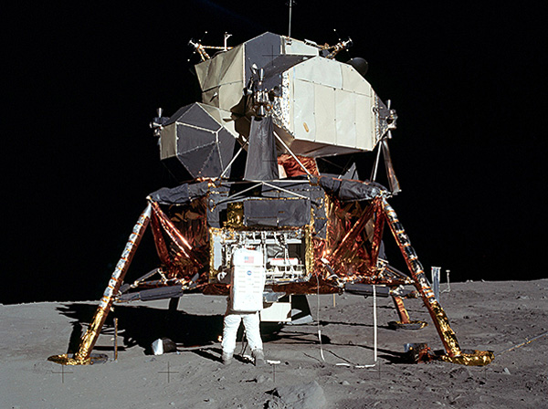 Lunární modul Apolla 11, na Měsíci (zdroj cs.wikipedia.org)