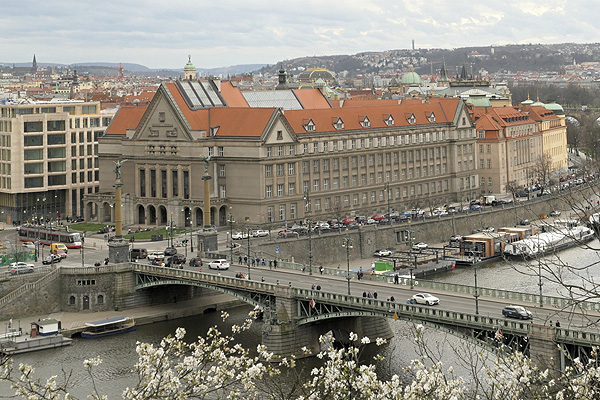 Právnická fakulta Univerzity Karlovy v Praze, od architektů Jana Kotěry a Ladislava Machoně, (foto Jiří Sládeček)
