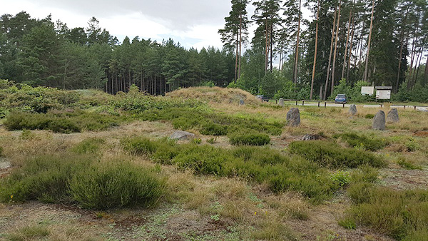 Polské pyramidy a mohyly, Slavkovský les 