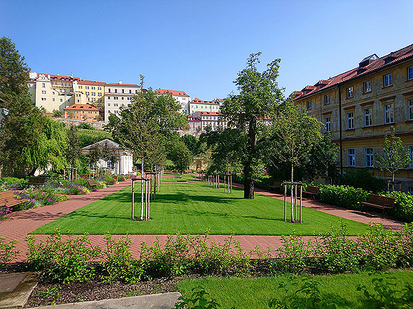 Zahrada sv. Josefa u boromejek ve Vlašské ulici, vycházka 9. 11. (zdroj Mapy.cz, foto Chris Rokáč Říčan)