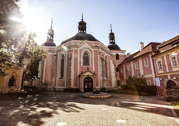Kostel Nanebevzetí Panny Marie a sv. Karla Velikého na Karlově, vycházka 17. 3. (zdroj Prague City Tourism)