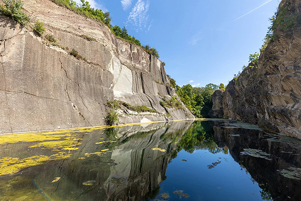 Jezírko v Prokopském údolí (zdroj: wikipedia.org)