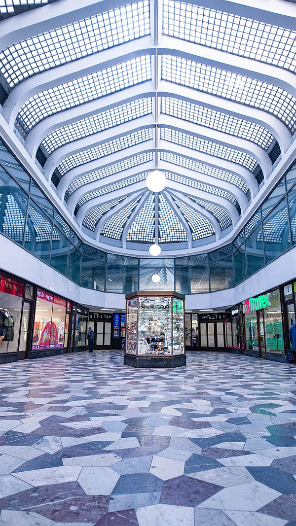 Vycházka pražskými pasážemi, pasáže Alfa a Platýz, vycházka 5. 10. (zdroj: prague.eu/pragensia)