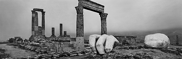 Herkulův chrám, Ammán, Jordánsko, 2012 (© Josef Koudelka / Magnum Photos, Courtesy of the Josef Koudelka Foundation)

