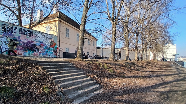 Skautský institut na Kampě, dům vodníků z filmu Jak utopit Dr. Mráčka, vycházka 2. 3. (foto Jiří Sládeček)