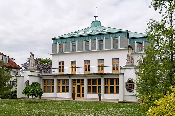 Vila Bianca, architekt Jan Kotěra, vycházka 21. 9. (zdroj: Kudyznudy.cz, CzechTourism)