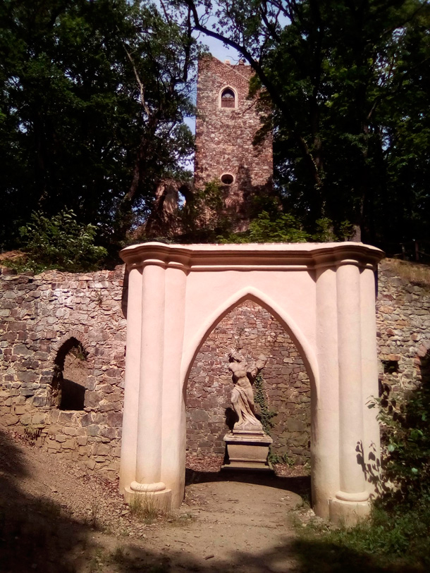 Usedlost Cibulka – umělá zřícenina, vycházka 17. 5. (zdroj: Mapy.com, foto Pavel Kratochvil)